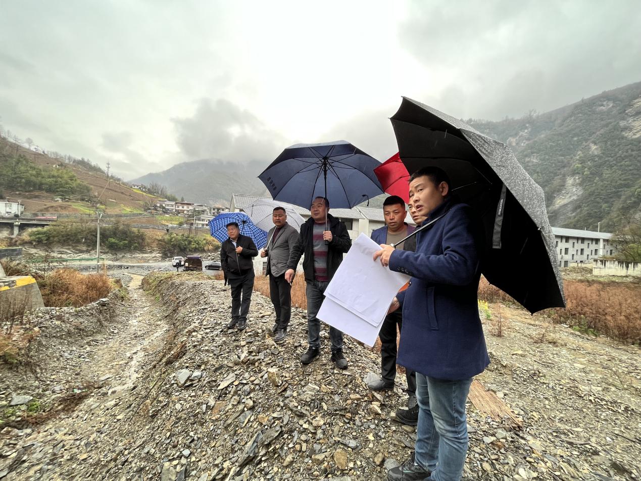 镇项目办针对已开工项目进行现场技术交底