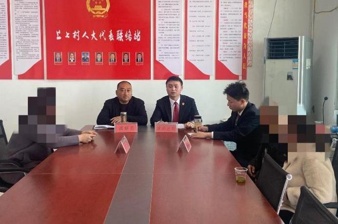 4月10日，漢陰法院漩渦法庭聯(lián)合人民調(diào)解員成功調(diào)解一起民間借貸糾紛案件