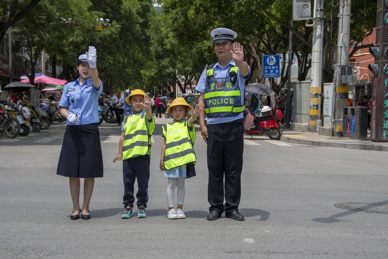 小小交警