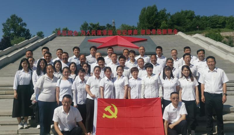 前往紅色教育基地學(xué)習(xí)