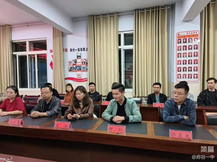 简篇-点燃梦想之火，启航艺术之旅—府谷县第一中学高中艺体班开班