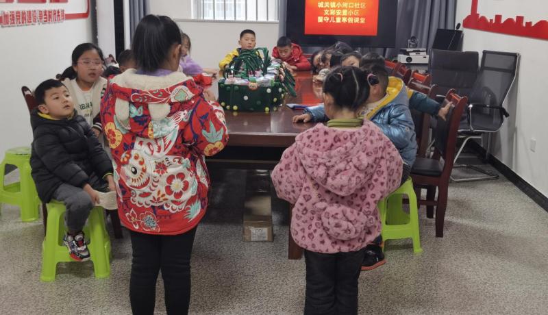 社區(qū)為孩子們送上春節(jié)大禮包