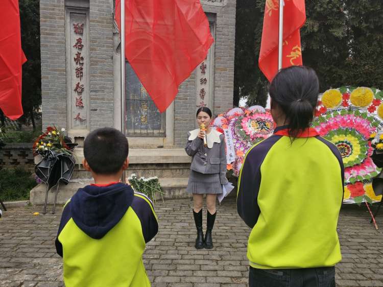 简篇-“缅怀革命先烈，传承红色基因。”——棣花镇茶房完全小学举行2024年清明节祭奠活动