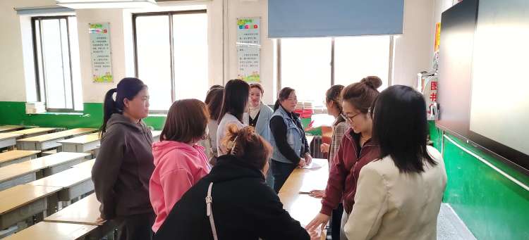 简篇-家校携手同行 共育文雅学子——永寿县逸夫小学开展家长会活动纪实