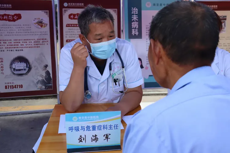 简篇-周至县中医医院参加县卫健局2024年文化科技卫生“三下乡”集中示范活动