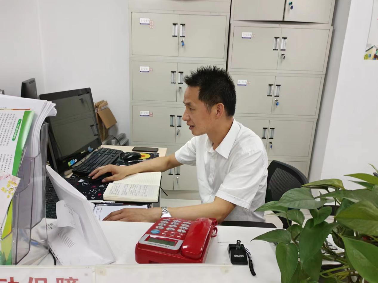 办事员1