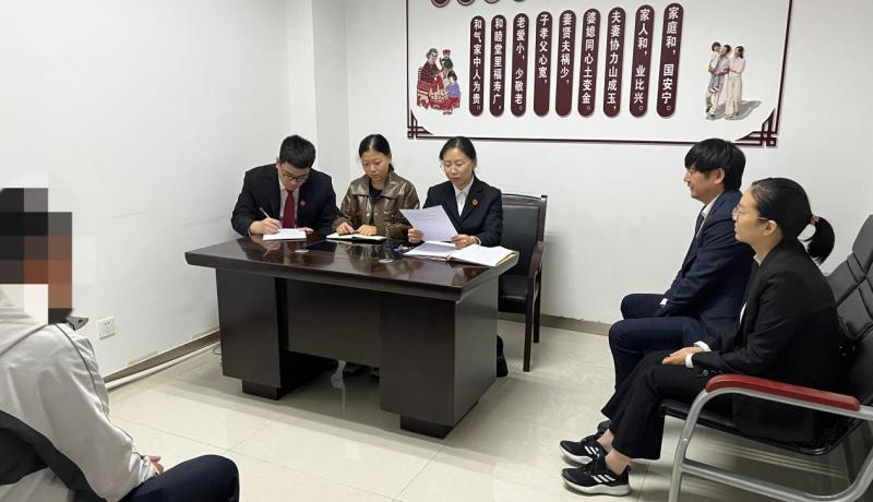 漢陰法院：“法院+工會(huì)”聚合力 多元聯(lián)動(dòng)解民憂圖