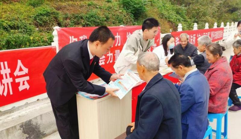 平安建设进乡村 普法宣传“零距离”图1