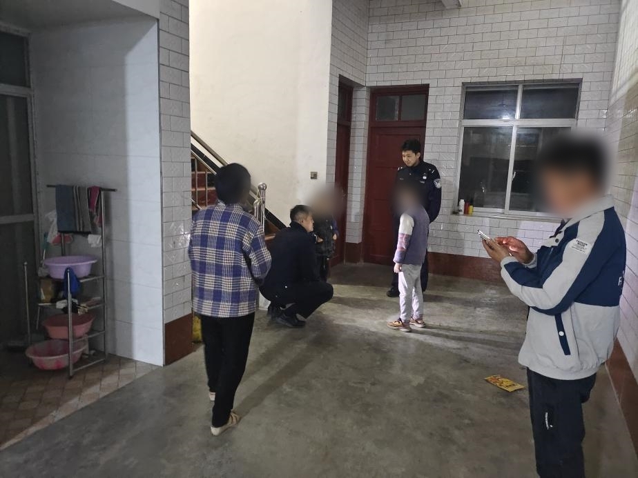 興隆送小孩回家