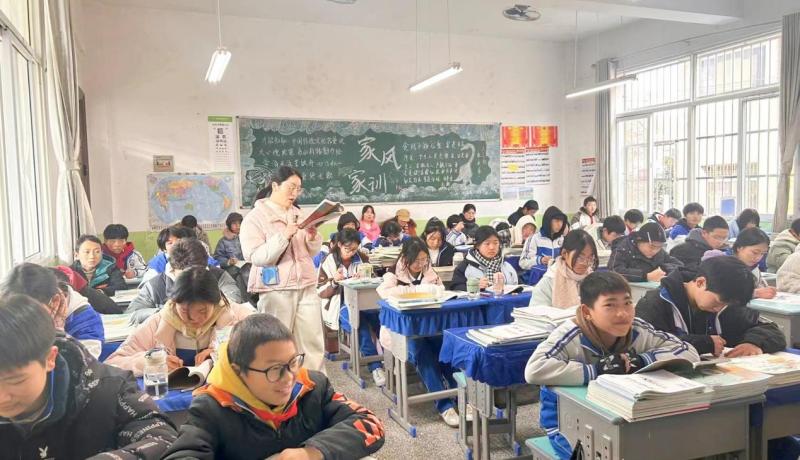 教研員深入課堂聽課