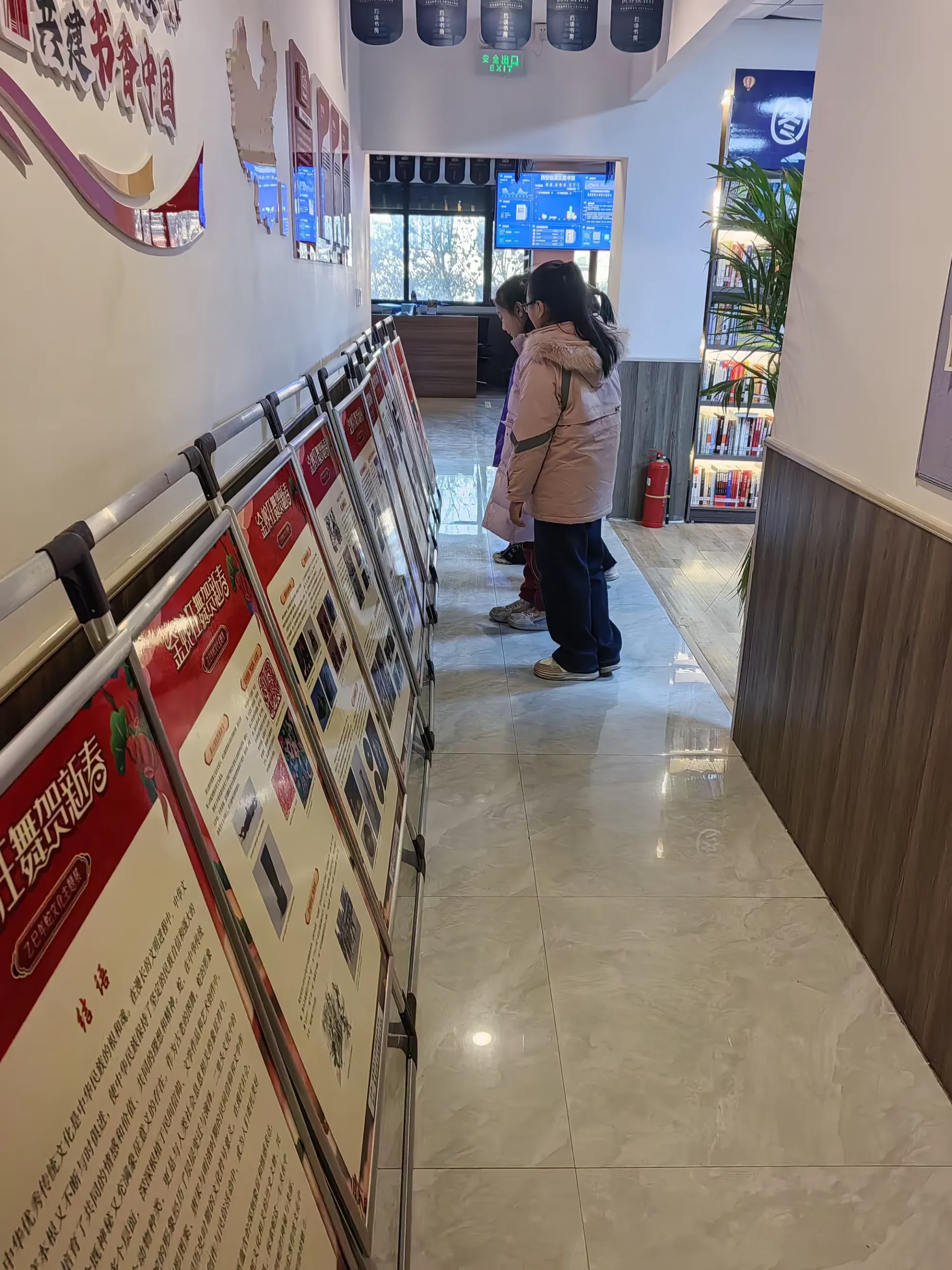 简篇-【中国年•遇见临潼】|  临潼区图书馆开展“金蛇狂舞贺新春 —— 乙巳年蛇文化线下展”活动