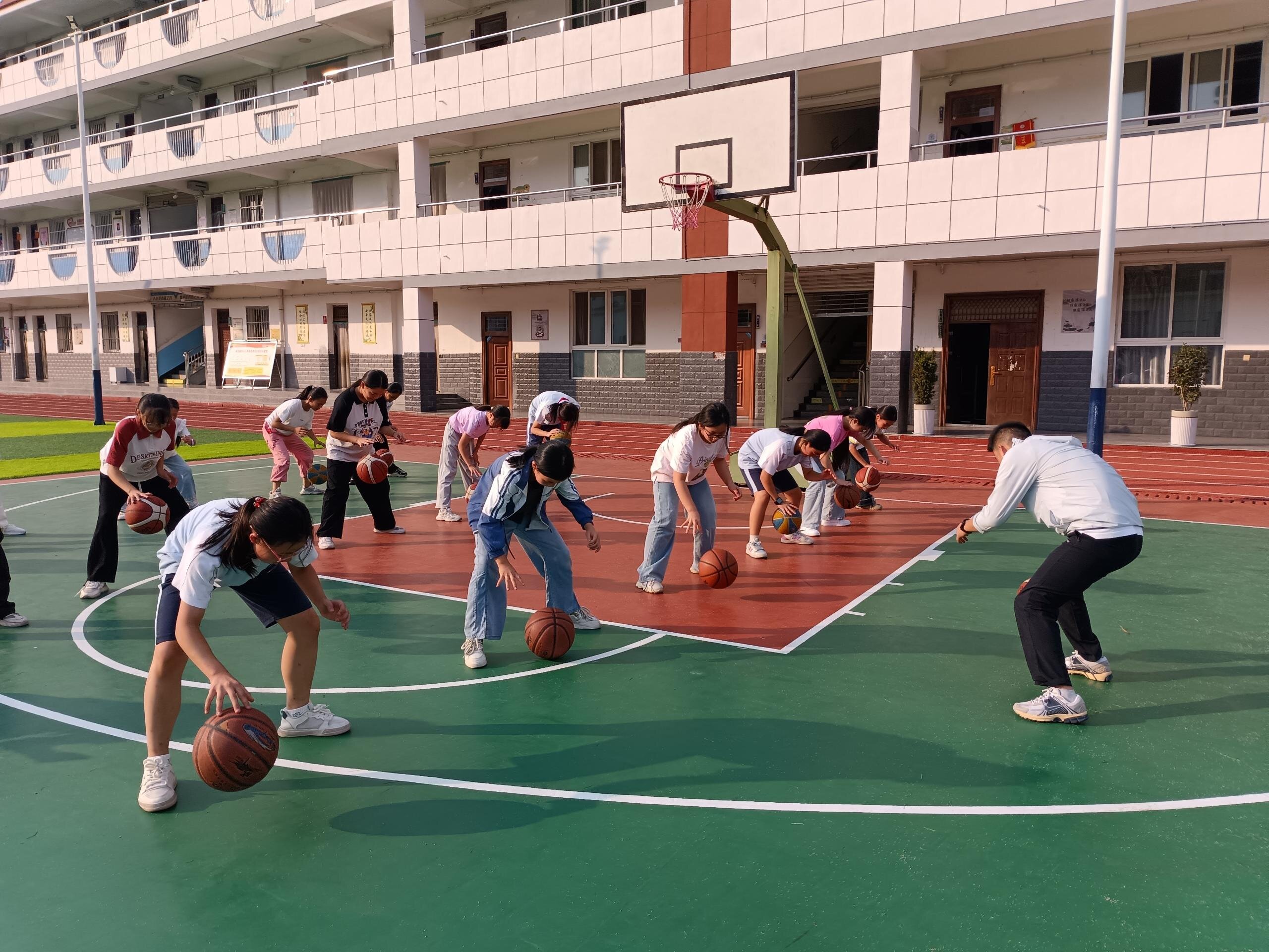 涧池镇中心小学（篮球社团）