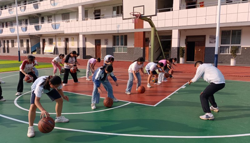 澗池鎮(zhèn)中心小學（籃球社團）