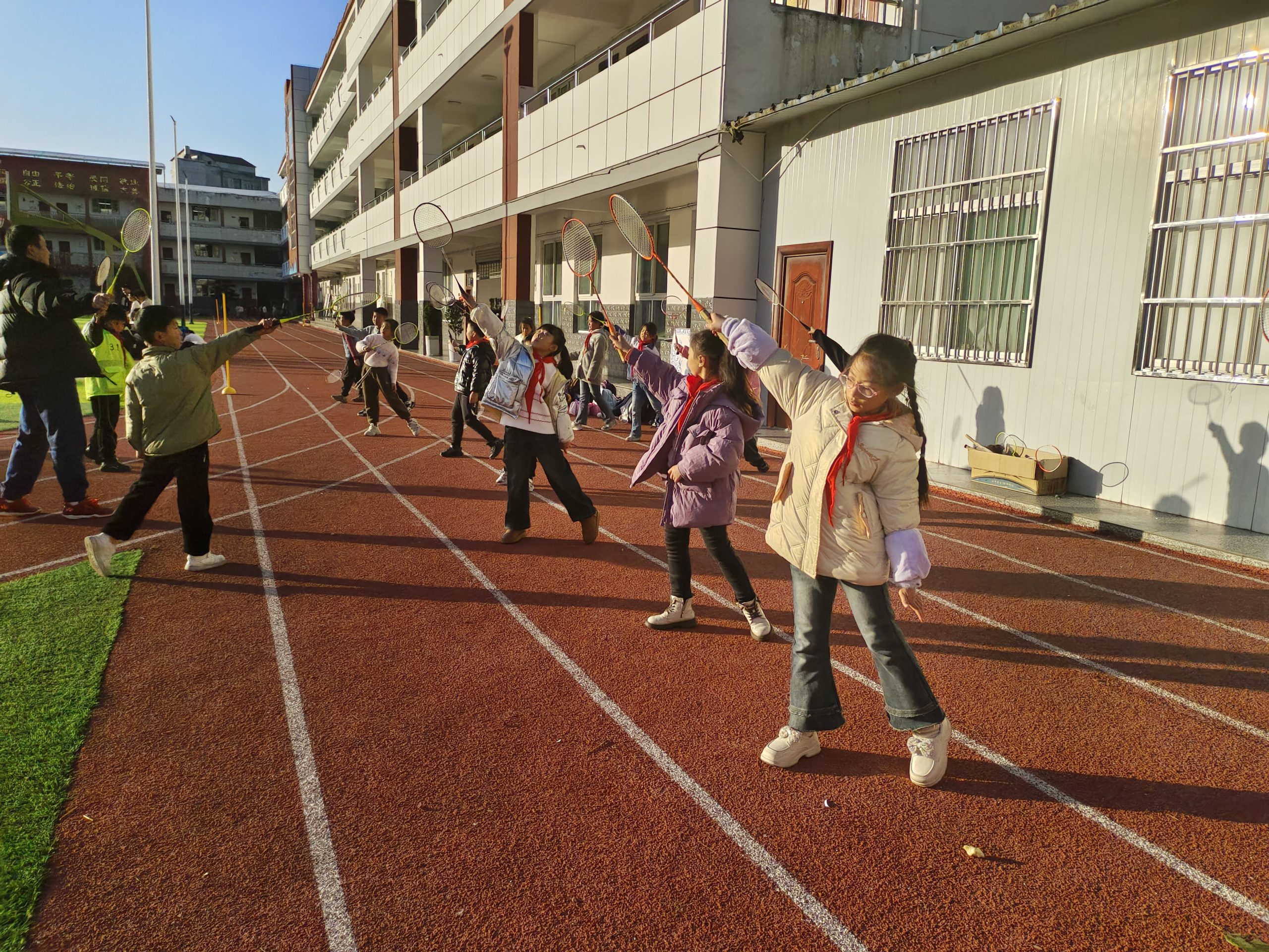 涧池镇中心小学（羽毛球社团）