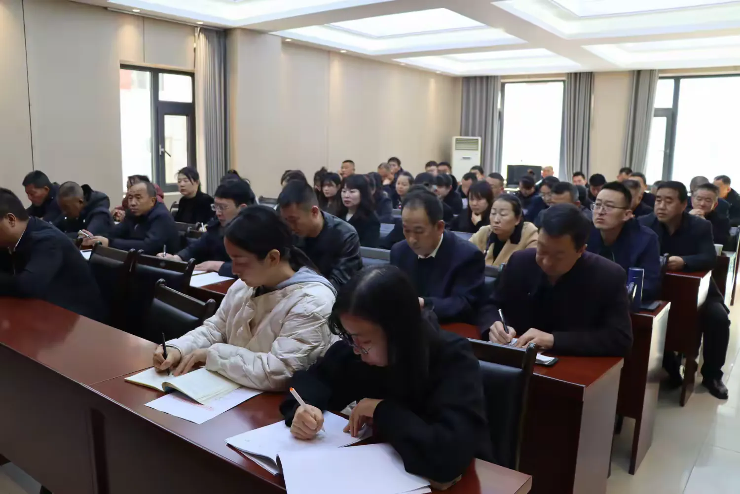 简篇-桥沟街道召开人民调解员培训会