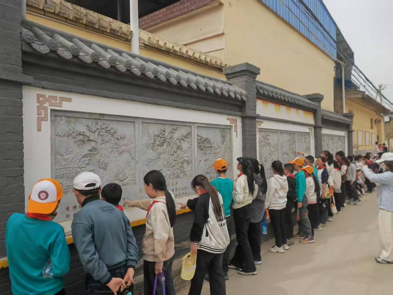 三原县西阳镇武官中心小学开展春季启智润心研学实践活动 (1)