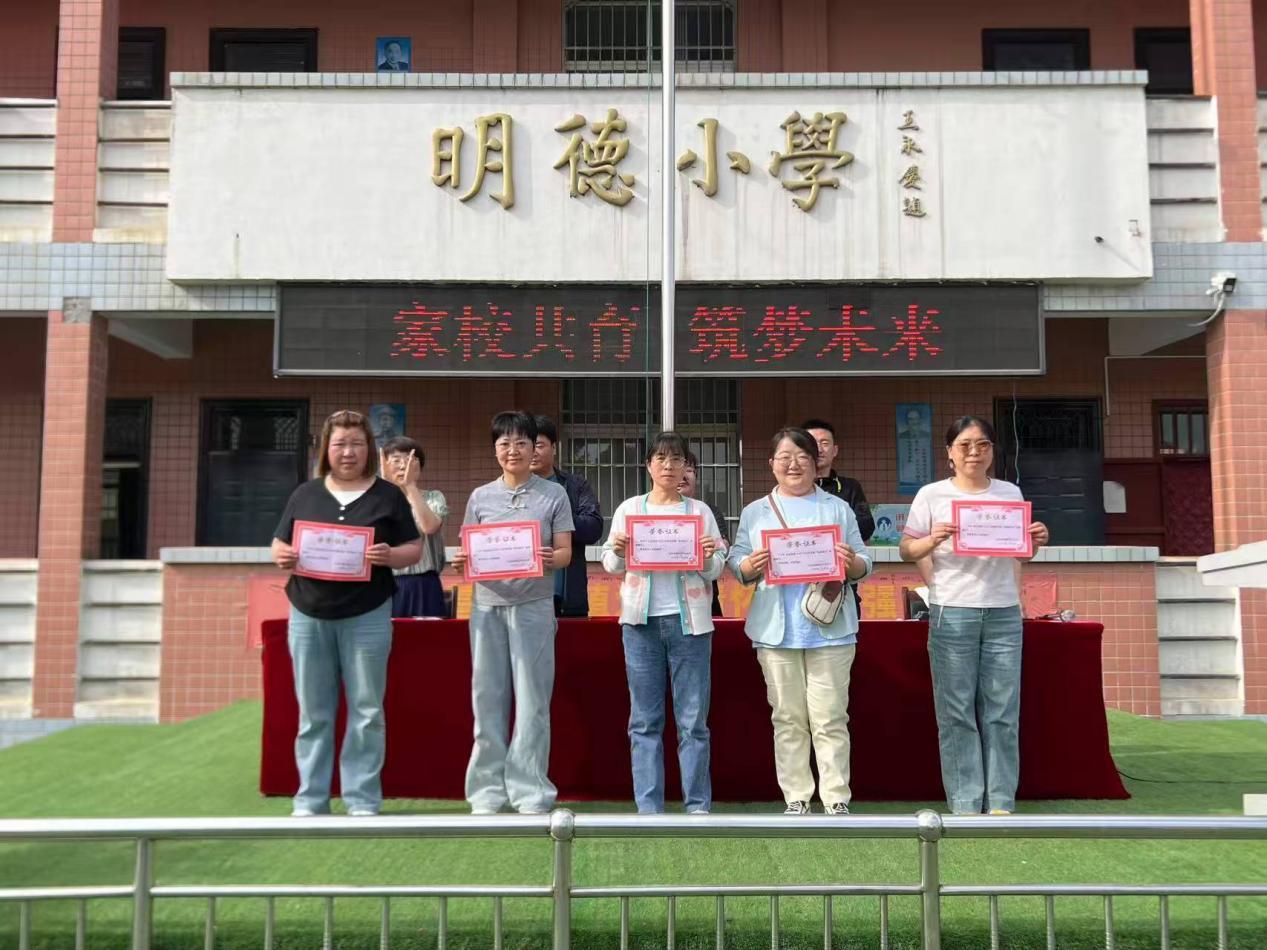 三原縣西陽(yáng)鎮(zhèn)武官中心小學(xué)召開(kāi)2025年春季學(xué)期中期家長(zhǎng)會(huì)  家校同心育新苗 攜手共筑成長(zhǎng)路 (3)