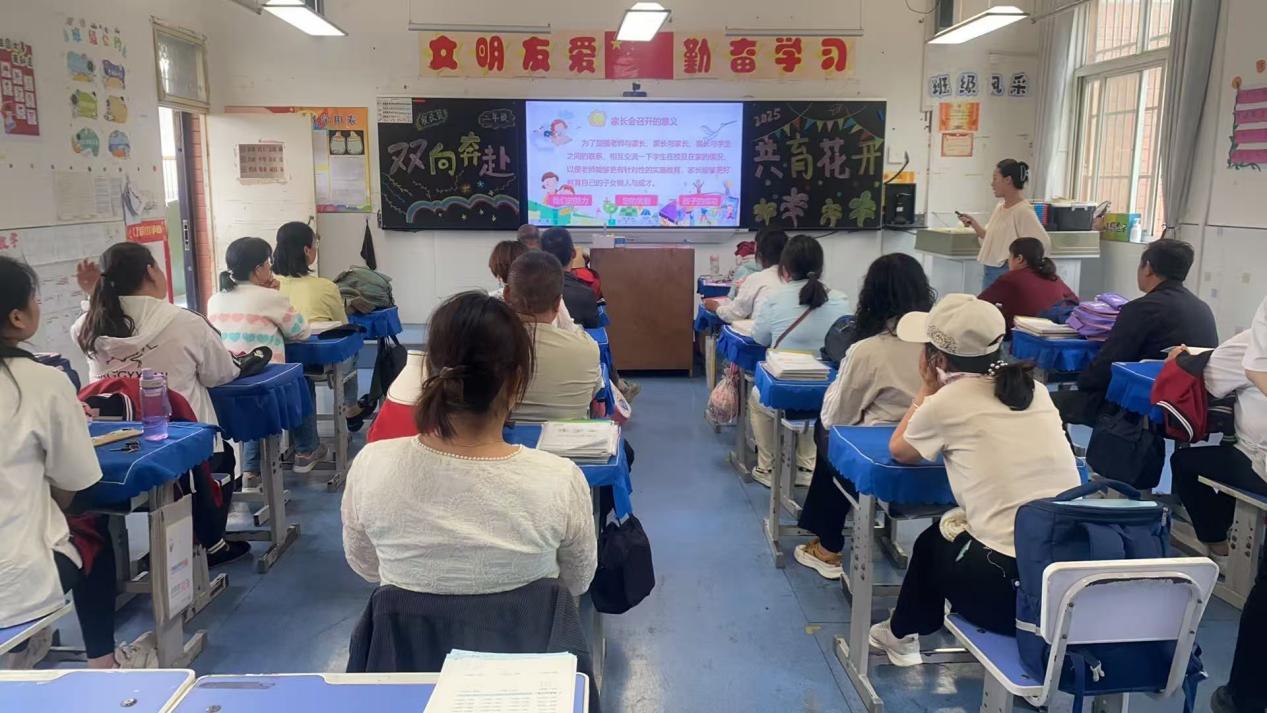三原縣西陽(yáng)鎮(zhèn)武官中心小學(xué)召開(kāi)2025年春季學(xué)期中期家長(zhǎng)會(huì)  家校同心育新苗 攜手共筑成長(zhǎng)路 (9)