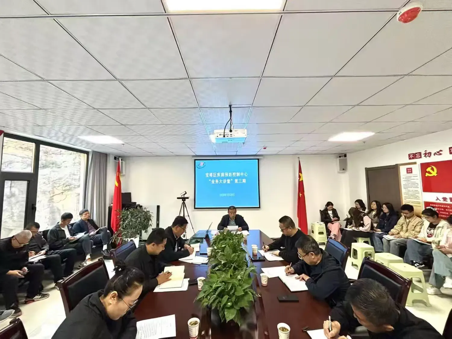 簡篇-寶塔區(qū)疾控中心【 精研業(yè)務(wù)強(qiáng)本領(lǐng) 提升素養(yǎng)增質(zhì)效 】第三期“疾控業(yè)務(wù)大講堂”——傳染病防控知識培訓(xùn)