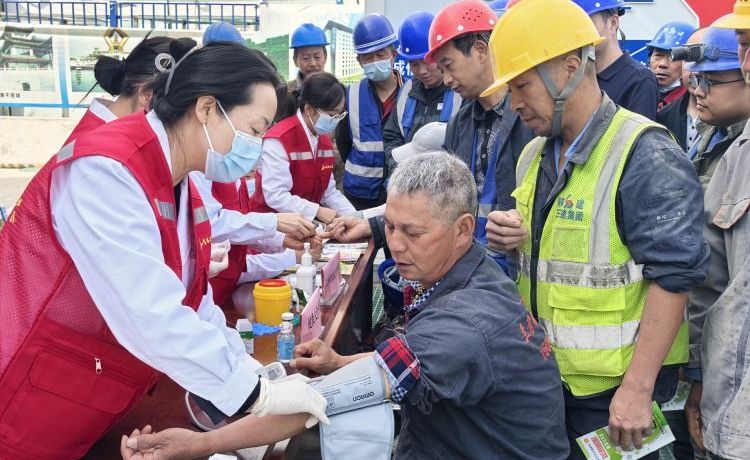 簡篇-情暖五一 健康相伴新城街道社區(qū)衛(wèi)生服務(wù)中心關(guān)愛勞動者在行動