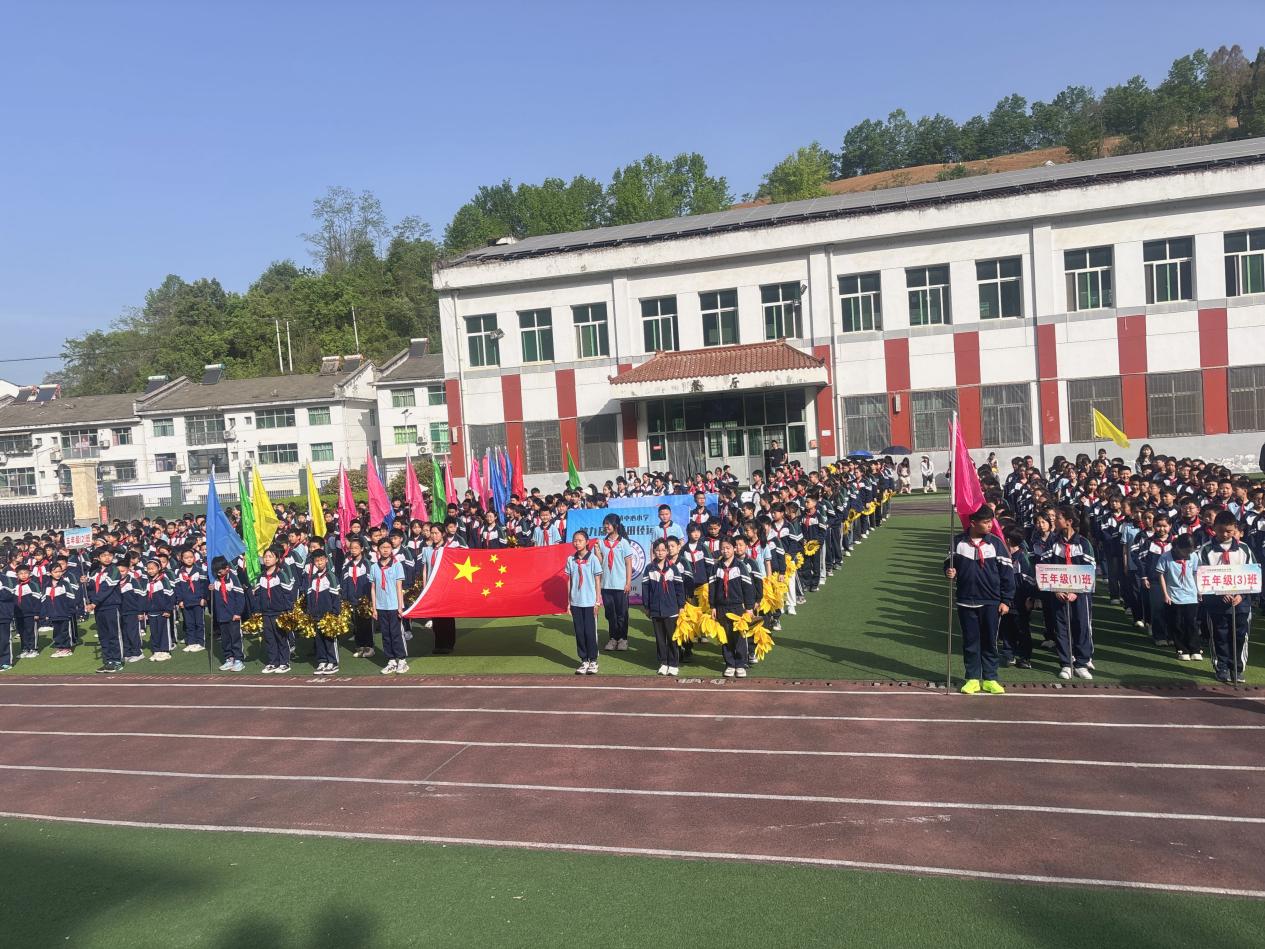 1漩涡镇中心小学2025年春季田径运动会激情开幕
