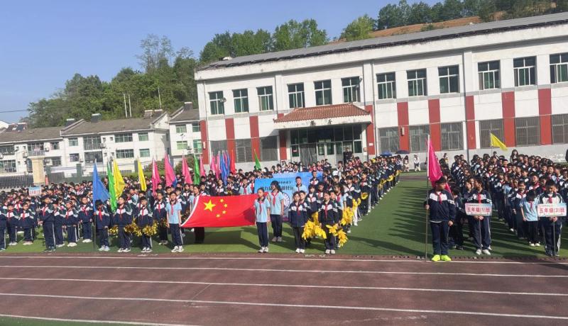 1漩渦鎮(zhèn)中心小學(xué)2025年春季田徑運(yùn)動會激情開幕