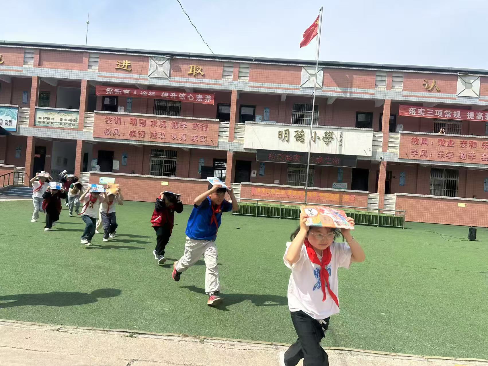 三原县西阳镇武官中心小学开展防震应急疏散演练 加强演练 提升能力 珍爱生命 (3)