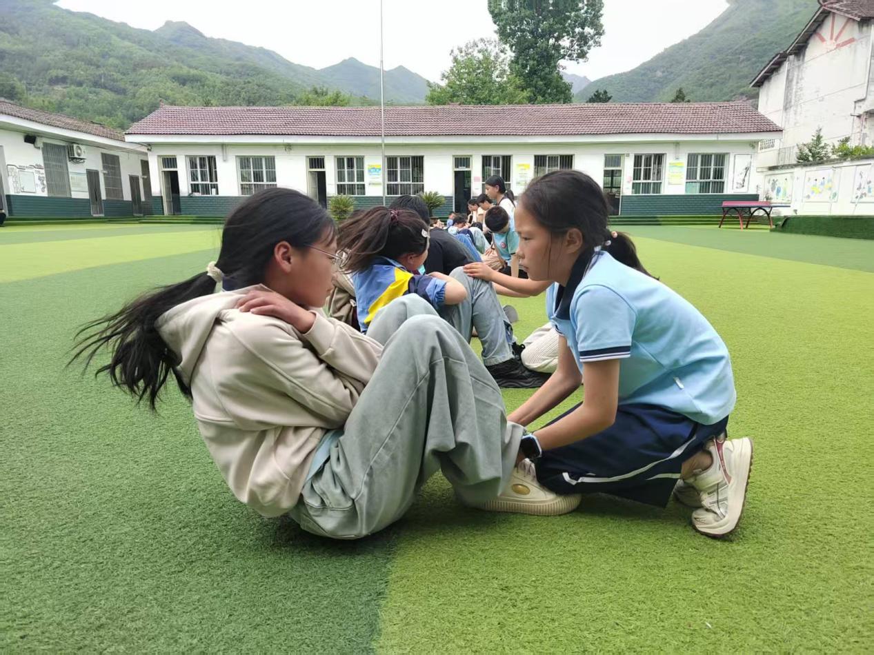 5漩涡镇红旗小学举行田径运动会