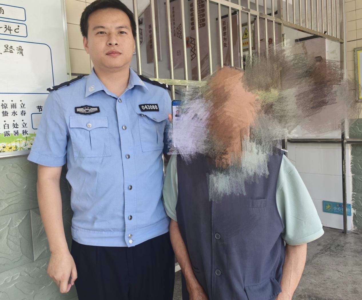 老人户口被注销 民警暖心帮助恢复身份