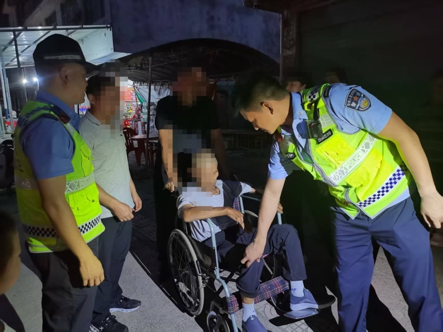 简池派出所快速救助迷路老人 暖心守护群众平安