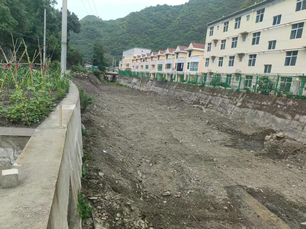 清理河床淤沙