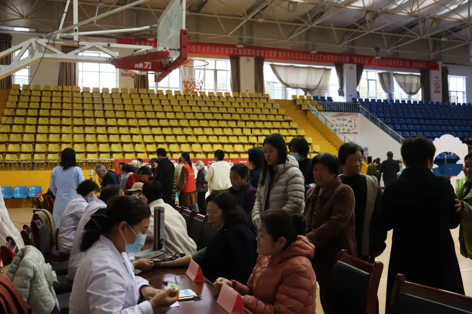 簡篇-健康銀鈴，樂享晚年——周至縣中醫(yī)醫(yī)院重陽節(jié)系列義診活動（一）