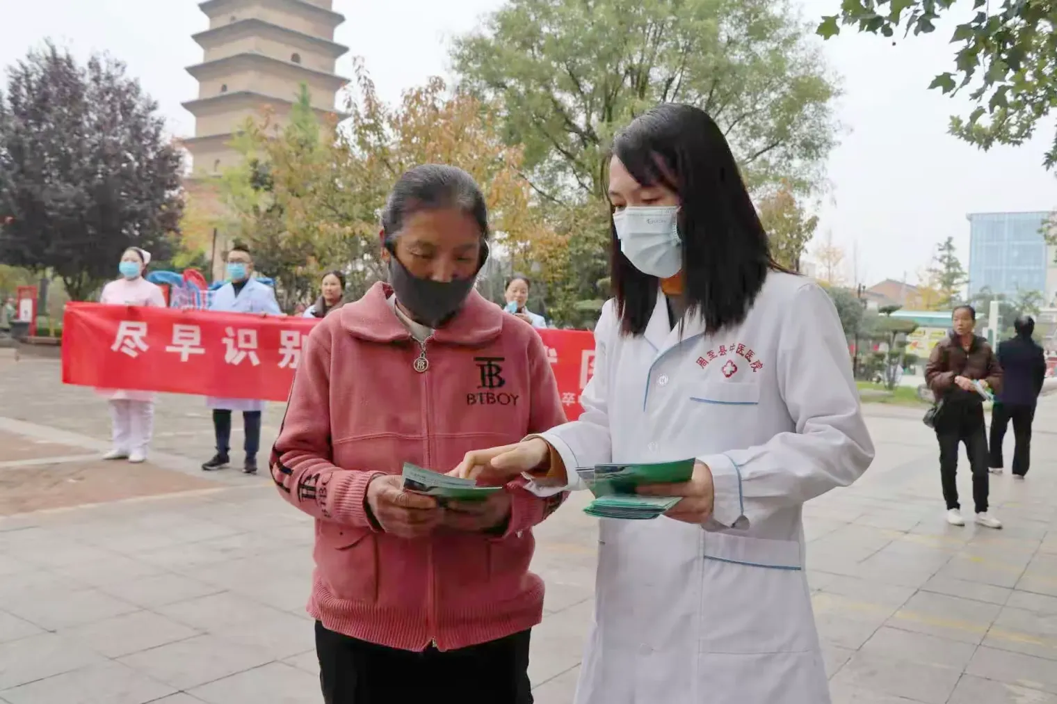 简篇-弘扬孝亲敬老美德 共建老年友好社会——周至县中医医院“敬老月”系列义诊活动(二)