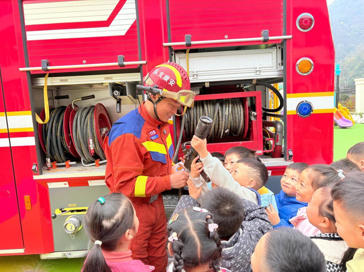 42ebfeffe16181e8f9a3e32b8792fd18