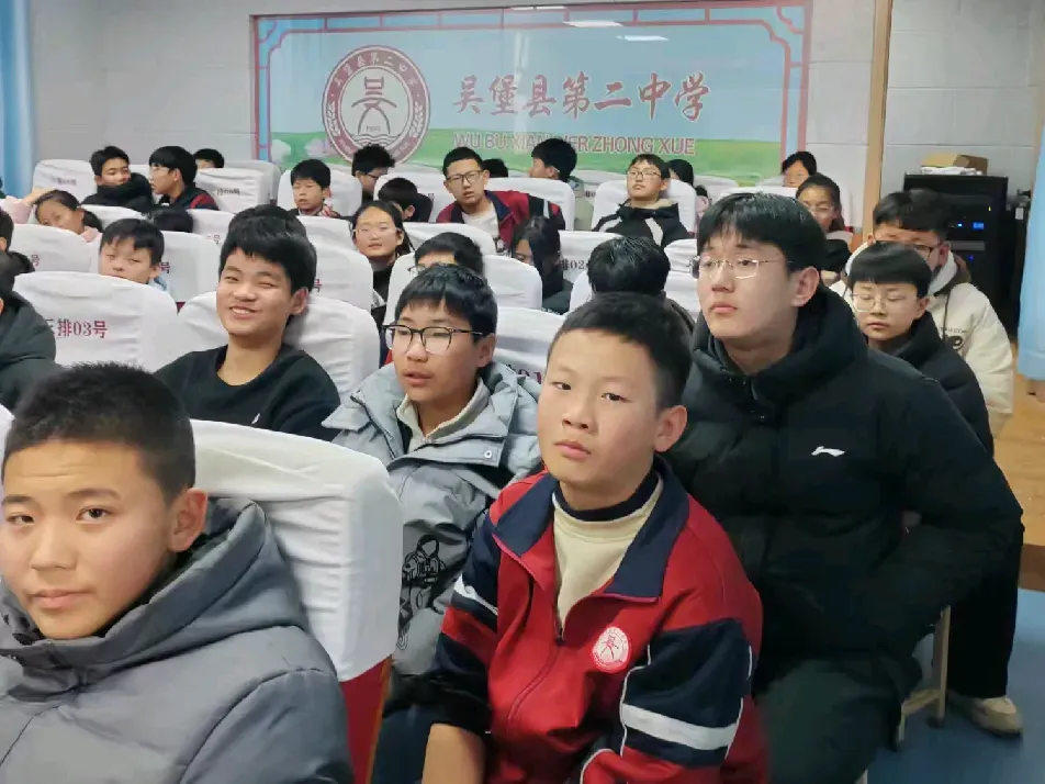 簡(jiǎn)篇-守護(hù)校園安全 共筑成長(zhǎng)防線(xiàn)——吳堡縣第二中學(xué)攜手縣婦聯(lián)開(kāi)展預(yù)防未成年人犯罪宣講活動(dòng)