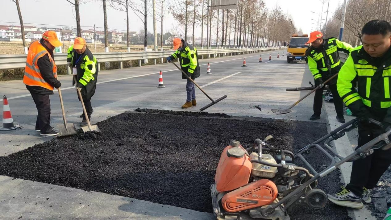 04def1c4463d1f2e78f95d194bff47e7