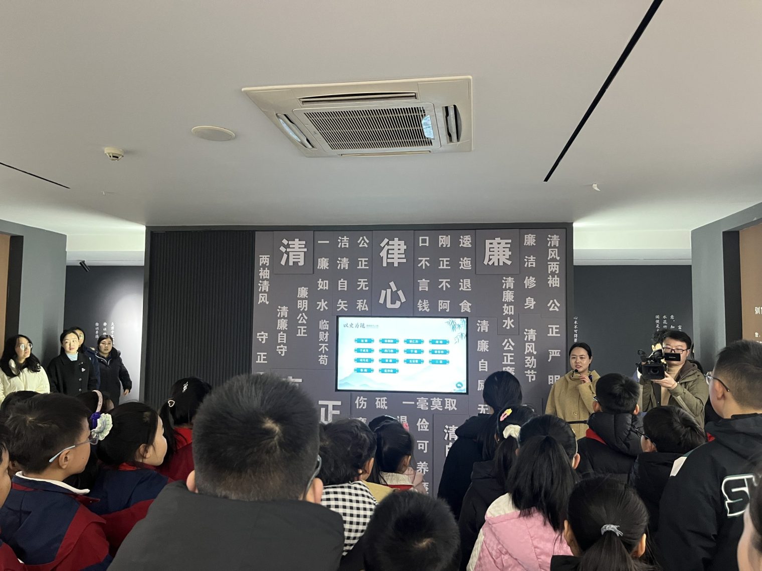 4276a3b0d35d732a1474eea6fc5c2055