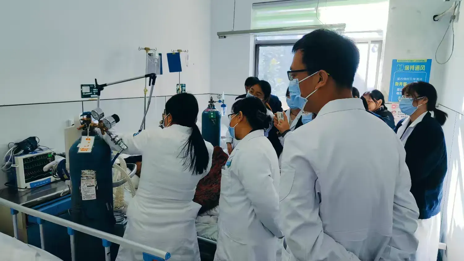 简篇-【科室动态】呼吸之间，生命之托——肺病科无创呼吸机业务培训