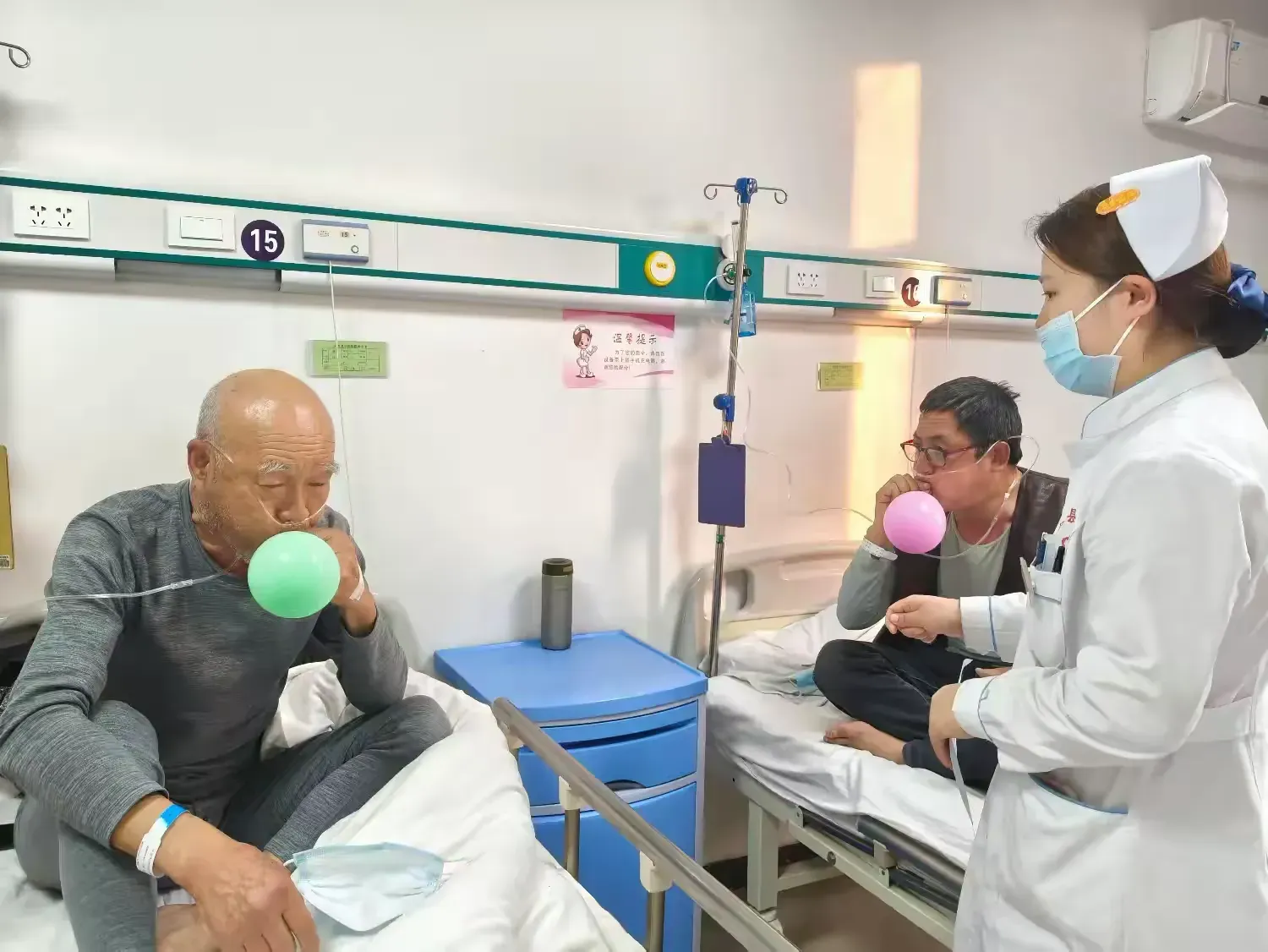 简篇-【周中医·肺病科】优质护理：小举措传递大温暖