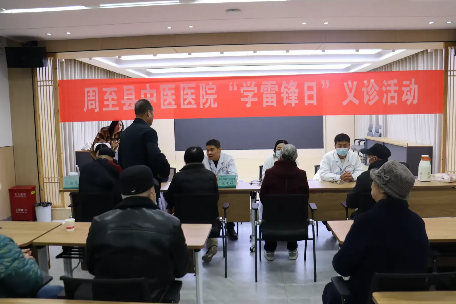 简篇-弘扬雷锋精神 护佑百姓健康——周至县中医医院开展学雷锋日系列活动