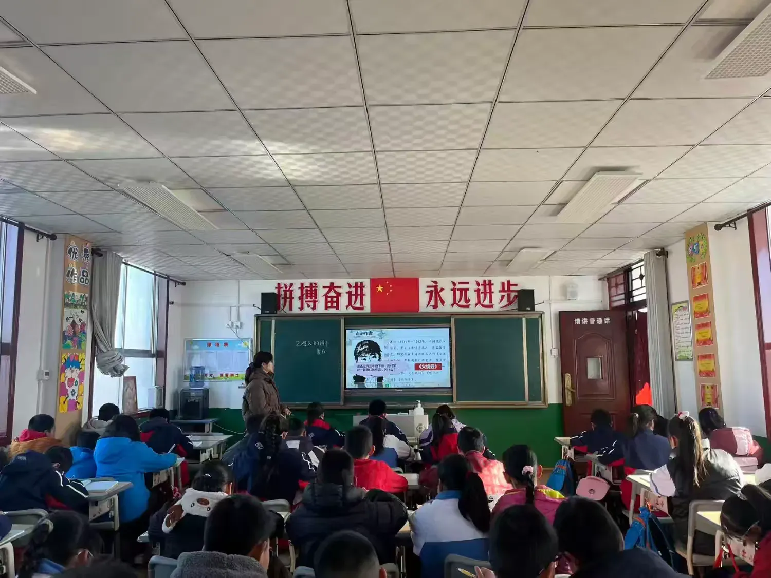 简篇-推门听课抓常态    深耕课堂助成长——土桥镇中心小学领导班子进行常态化推门听课活动