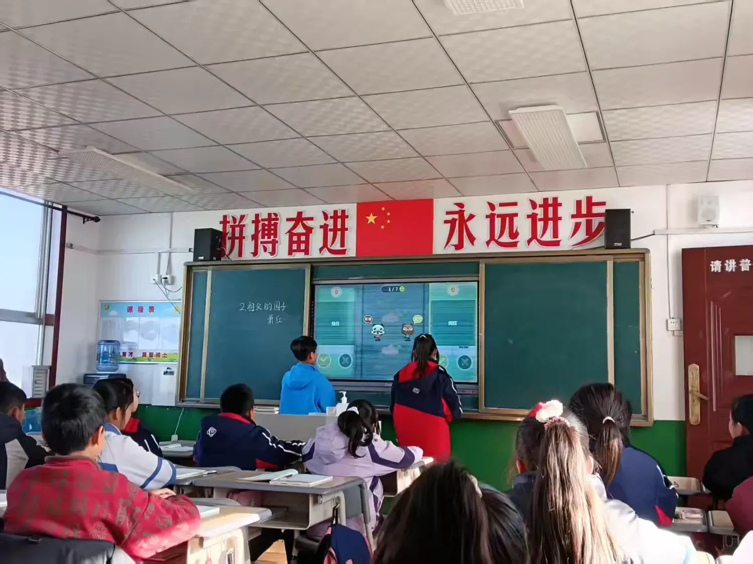 简篇-推门听课抓常态    深耕课堂助成长——土桥镇中心小学领导班子进行常态化推门听课活动