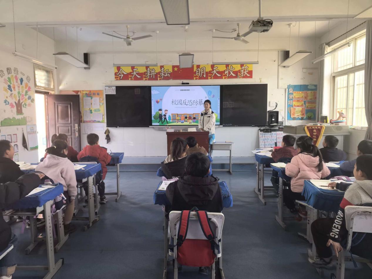 三原县西阳镇武官中心小学开展防恐防暴应急演练活动 (1)