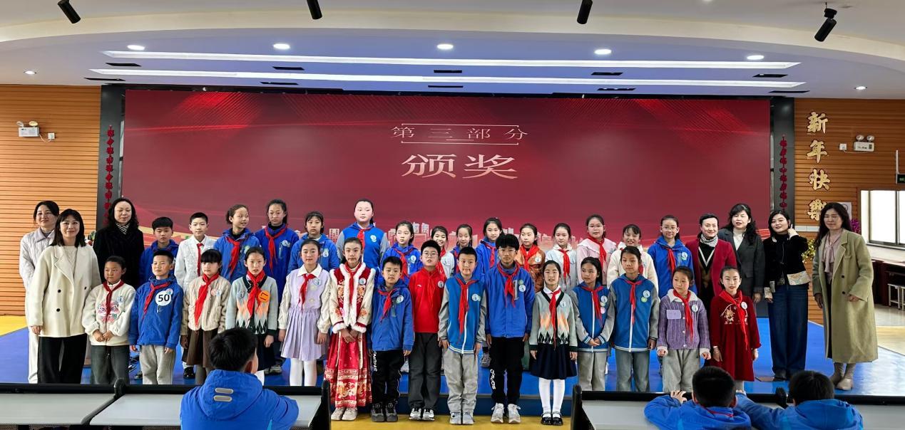 04adad636eee9f6a15bd7eb7870f7ef5