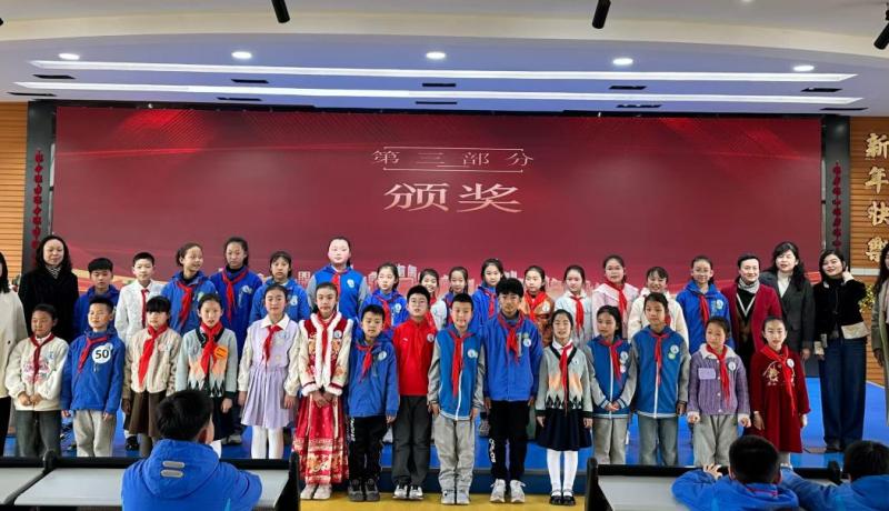 04adad636eee9f6a15bd7eb7870f7ef5