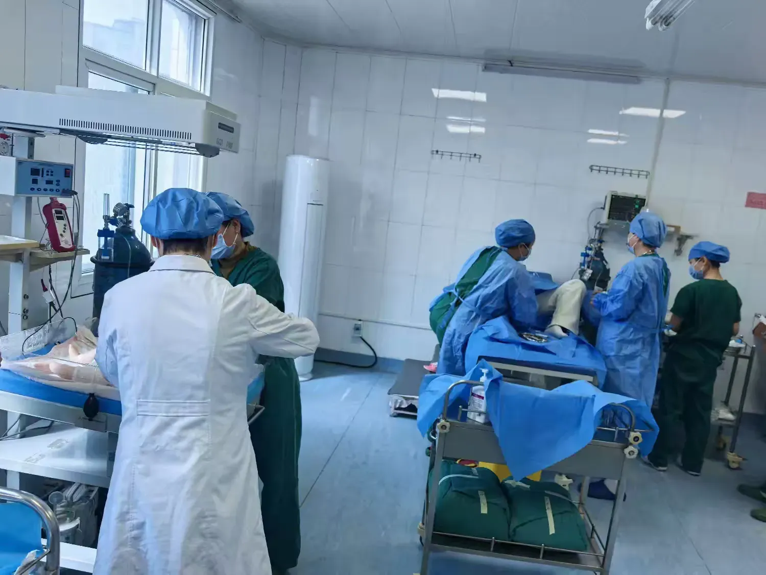 簡(jiǎn)篇-【藍(lán)中醫(yī)-婦產(chǎn)科】以練為戰(zhàn)，守護(hù)新生——我院開(kāi)展危重孕產(chǎn)婦和新生兒救治演練