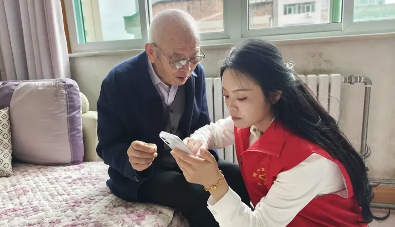 鳳翔區(qū)城關(guān)鎮(zhèn)：黨建引領(lǐng)紅色代辦 暖心服務(wù)直達(dá)民心