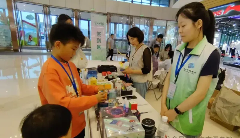 汉中市图书馆：志愿护航魔方盛宴 书香助力智慧比拼