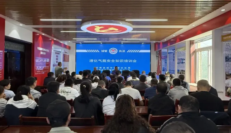 綏德縣城市管理執(zhí)法局：規(guī)范流動(dòng)攤販經(jīng)營(yíng)行為? 有效防范化解燃?xì)獍踩L(fēng)險(xiǎn)
