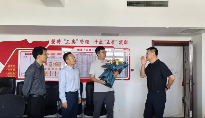定邊縣農(nóng)業(yè)農(nóng)村局：慰問一線農(nóng)技人員 厚植農(nóng)業(yè)發(fā)展動(dòng)能